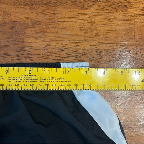 Nike Dri-FIT Black Performance Shorts women’s size small - Picture 3 of 6